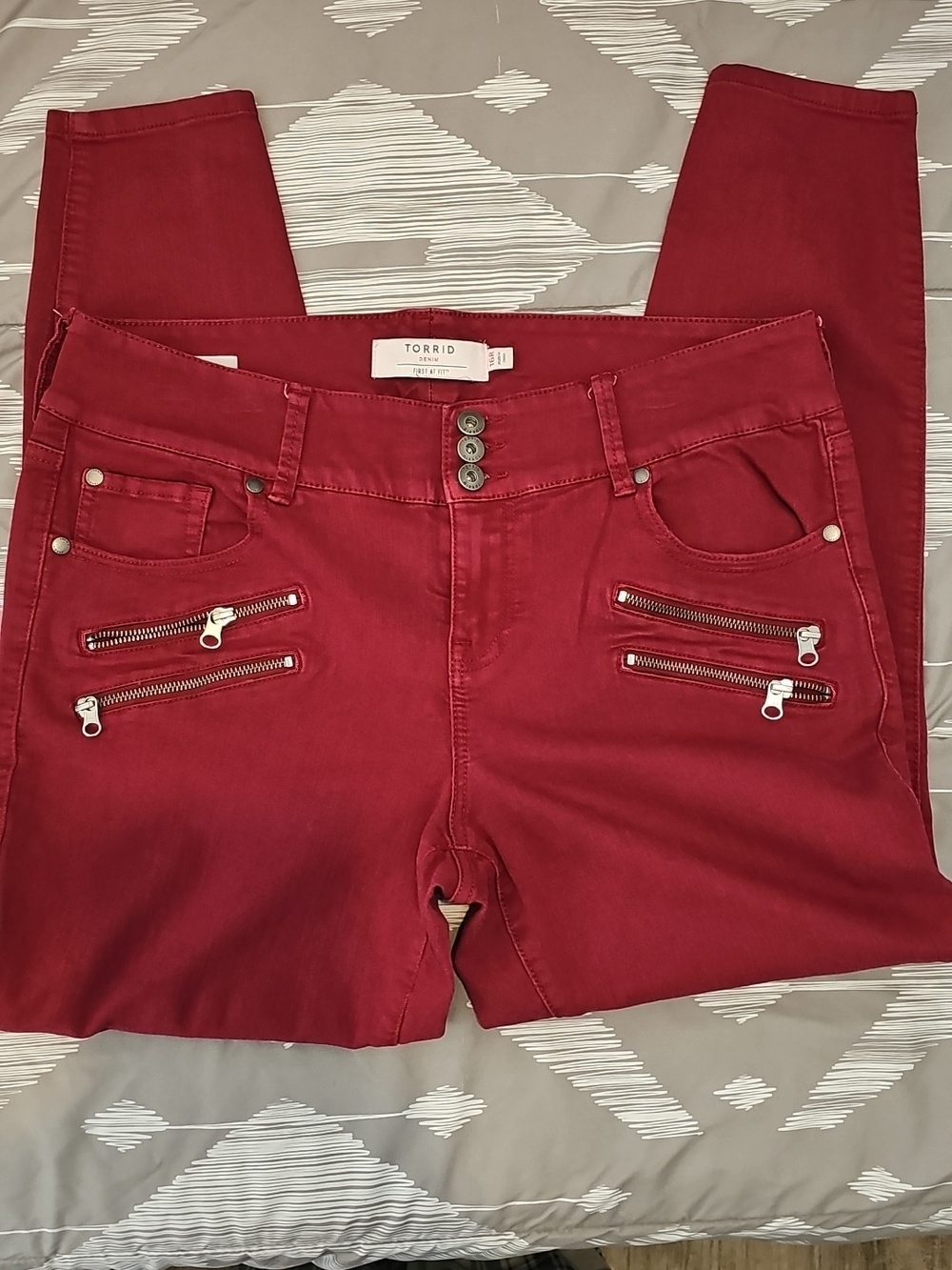 RED Torrid Trendy Zippered Skinny Jeans!